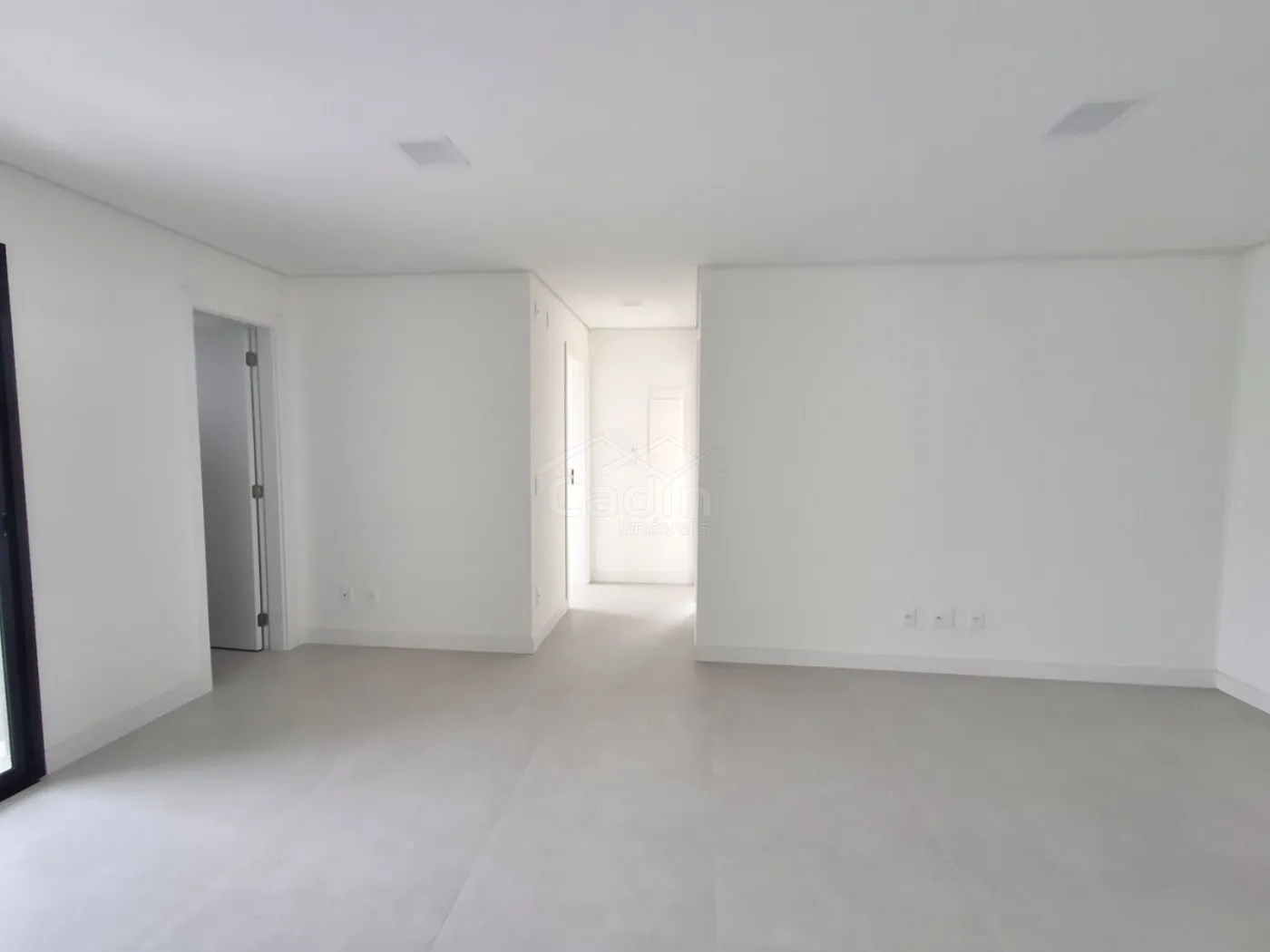 Alugar Apartamento / Padrão em Navegantes R$ 3.100,00 - Foto 3