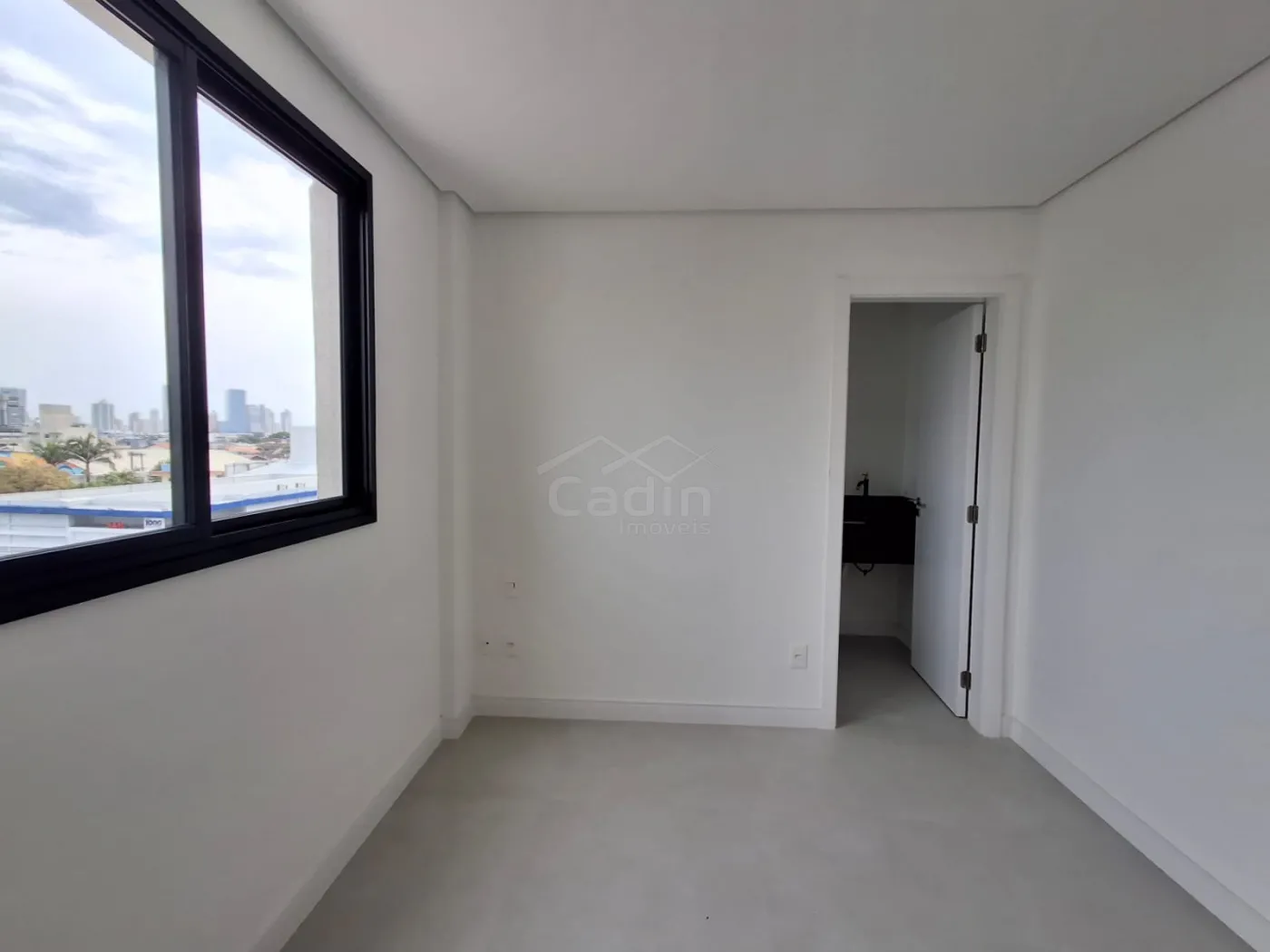 Alugar Apartamento / Padrão em Navegantes R$ 3.100,00 - Foto 8