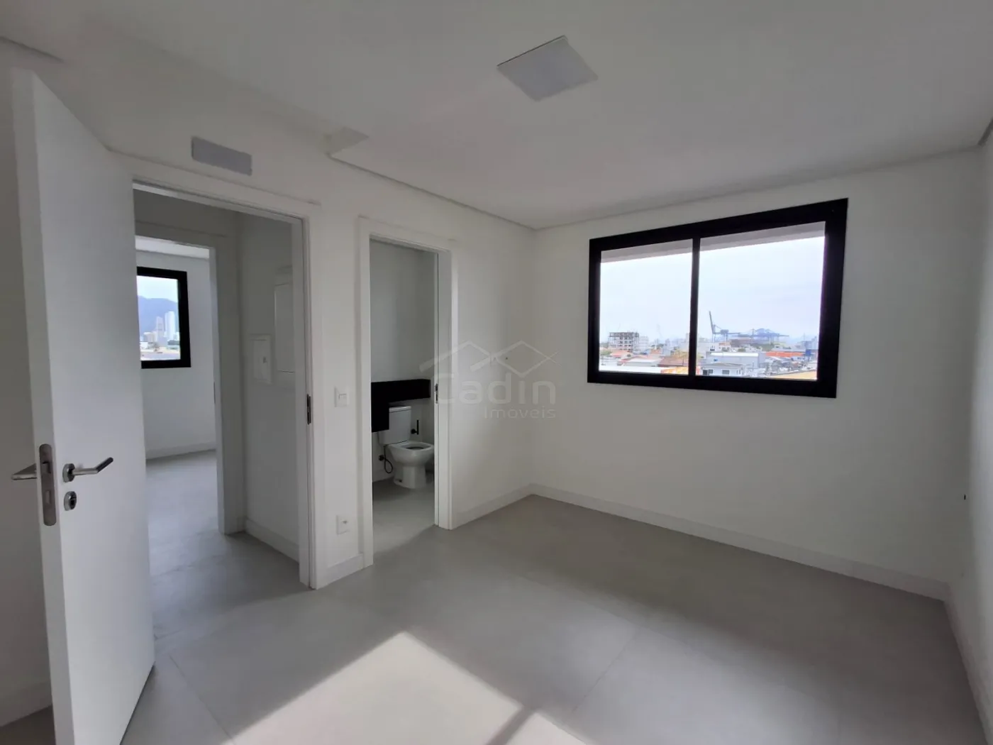 Alugar Apartamento / Padrão em Navegantes R$ 3.100,00 - Foto 12