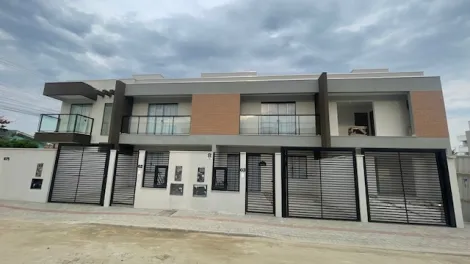Alugar Casa / Sobrado em Navegantes. apenas R$ 499.000,00