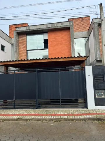 Alugar Casa / Sobrado em Barra Velha. apenas R$ 690.000,00
