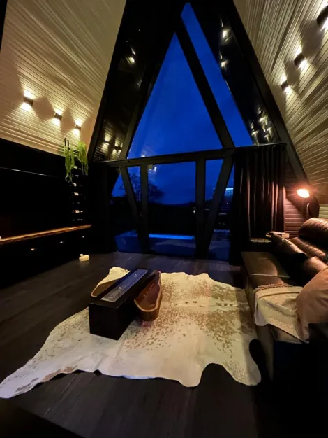 imagem 3 - CHALÉ PRONTO PARA INVESTIMENTO EM LOCAÇÃO DE AIRBNB, COM PISCINA, 100% MOBILIADO E DECORADO EM URUBICI! imagem 3 - CHALÉ PRONTO PARA INVESTIMENTO EM LOCAÇÃO DE AIRBNB, COM PISCINA, 100% MOBILIADO E DECORADO EM URUBICI!