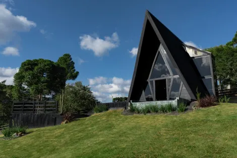 imagem 1 - CHALÉ PRONTO PARA INVESTIMENTO EM LOCAÇÃO DE AIRBNB, COM PISCINA, 100% MOBILIADO E DECORADO EM URUBICI! imagem 1 - CHALÉ PRONTO PARA INVESTIMENTO EM LOCAÇÃO DE AIRBNB, COM PISCINA, 100% MOBILIADO E DECORADO EM URUBICI!