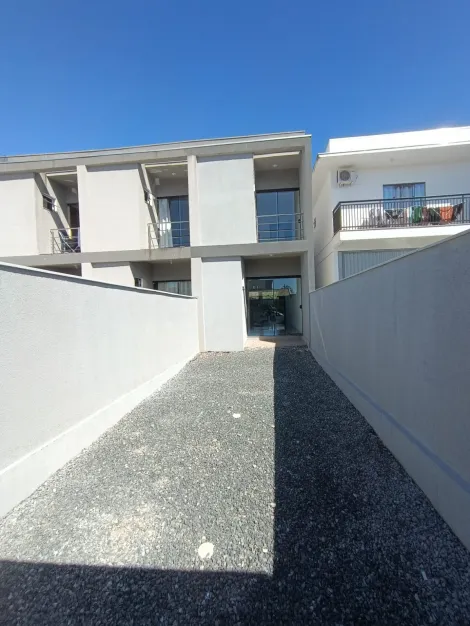 Alugar Casa / Sobrado em Balneário Piçarras. apenas R$ 370.000,00